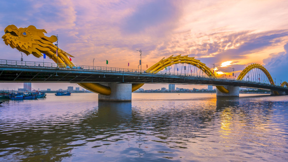 The sinuous body of Dragon Bridge gracefully stretches across the Han River